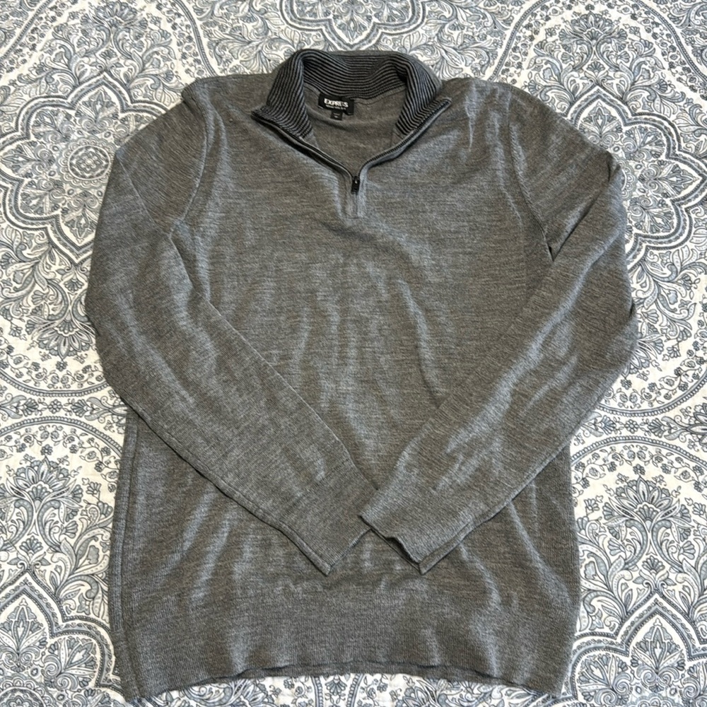 Express size Medium Merino Wool Blend quarter zip thin sweater color Gray
